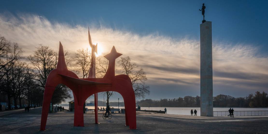 Fackelträger und Hellebardier